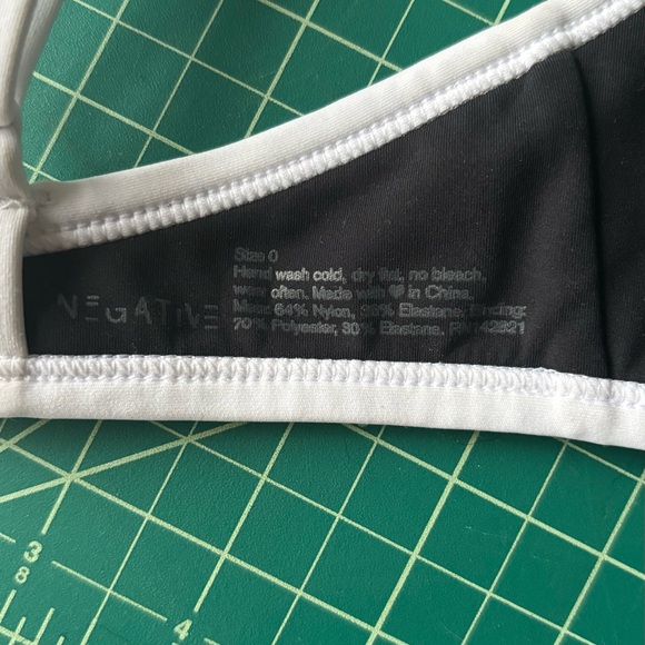 Black and White swim scoop bikini top - Picture 4 of 4